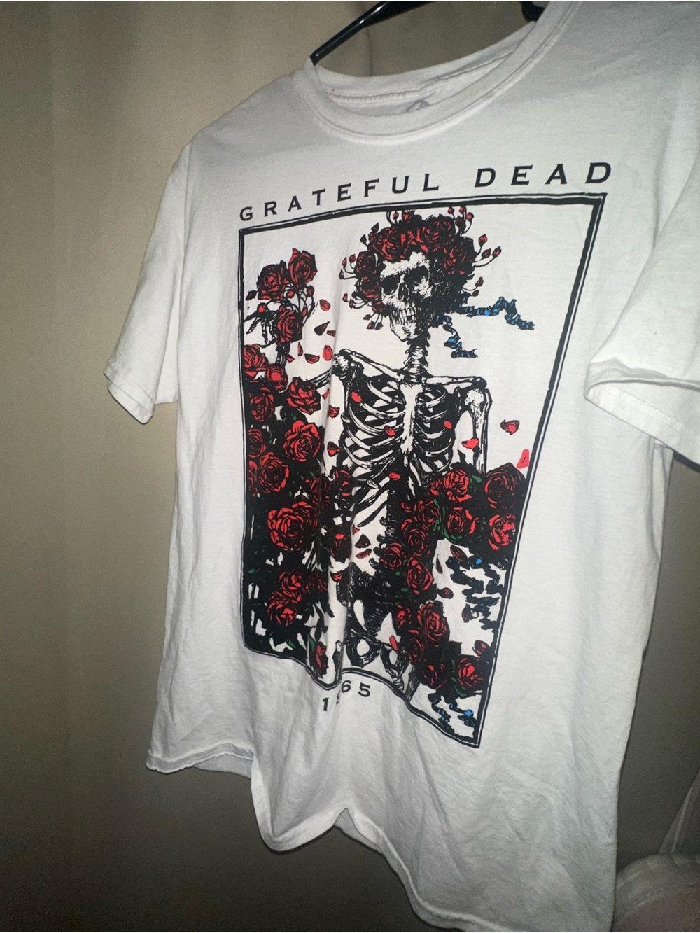Grateful Dead White Graphic Tee with Red Rose Skeleton size medium